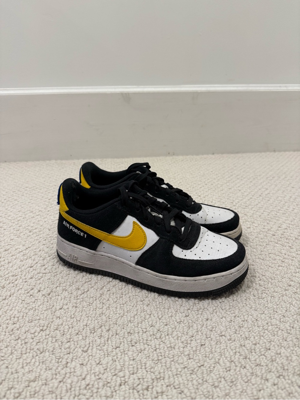 Nike Air Force 1 Low Black White Yellow Swoosh Sneakers 6Y
